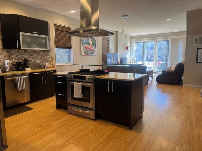 Photo - 1308 N Bosworth Ave Unit 1