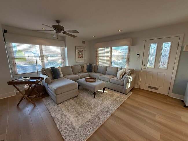 Photo - 4 S Iroquois Ave