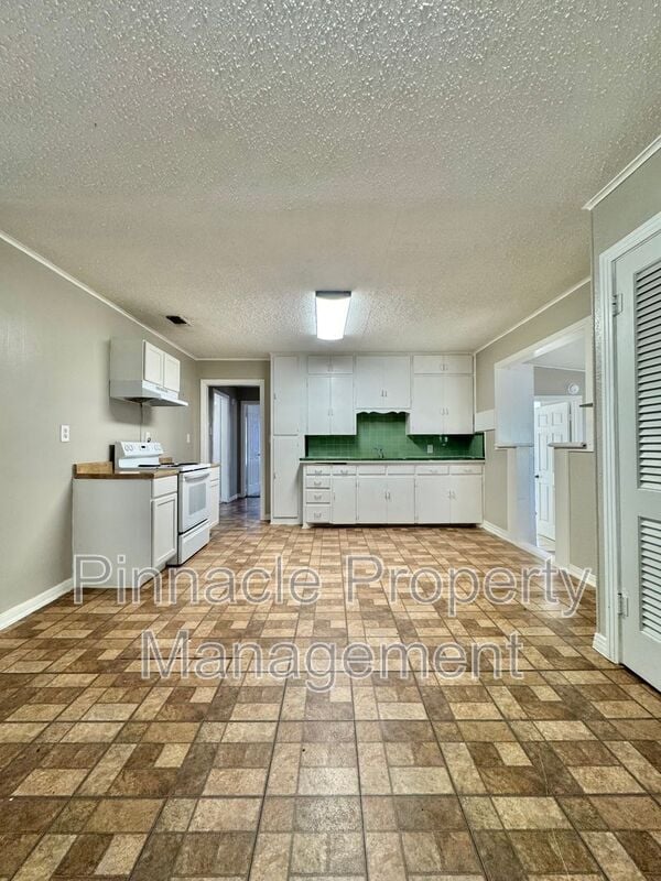 Photo - 2013 Koberlin St