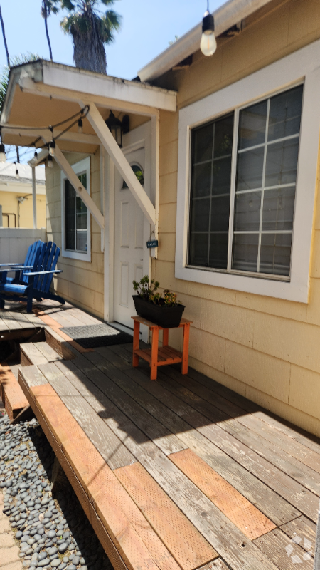 Building Photo - 2324 1/2 Ocean Ave Rental
