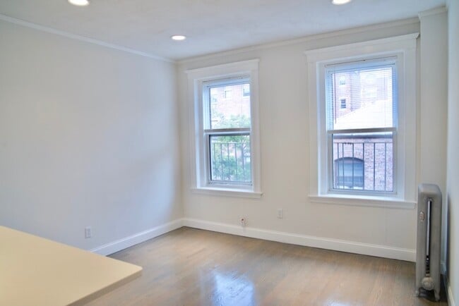 Photo - 32 Queensberry St Unit 9