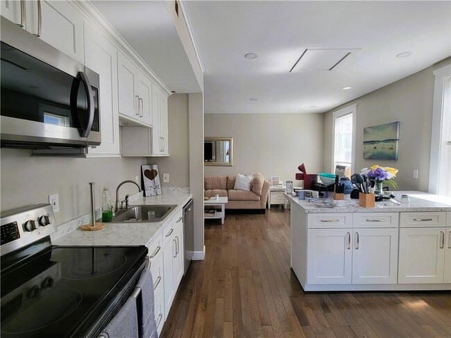 2-5 Bull St Unit 2L