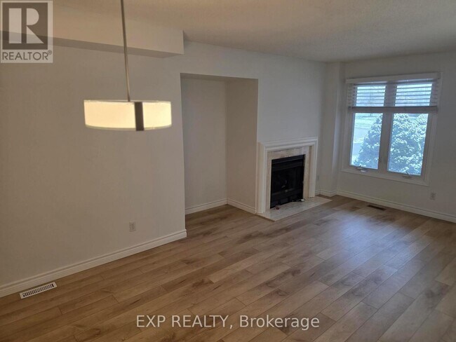 Photo - 1296 Valerie Crescent