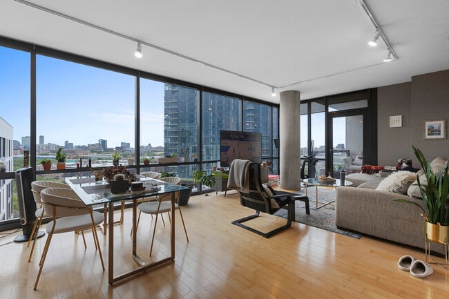 Photo - 860 W Blackhawk St Unit 908