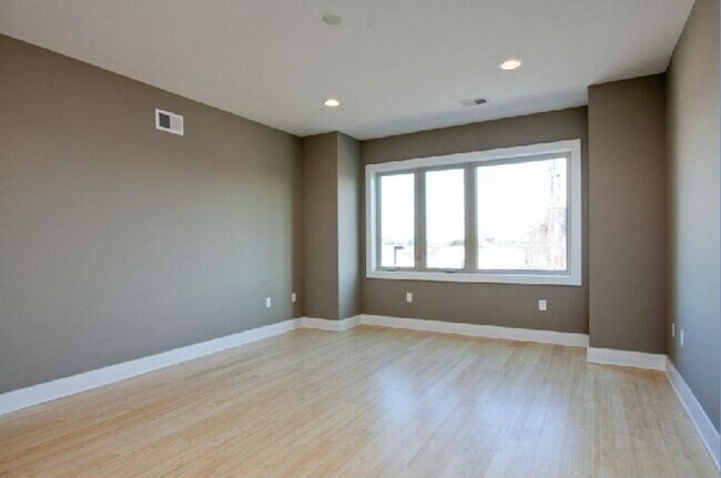 Photo - Queen Village Townhome with Parking