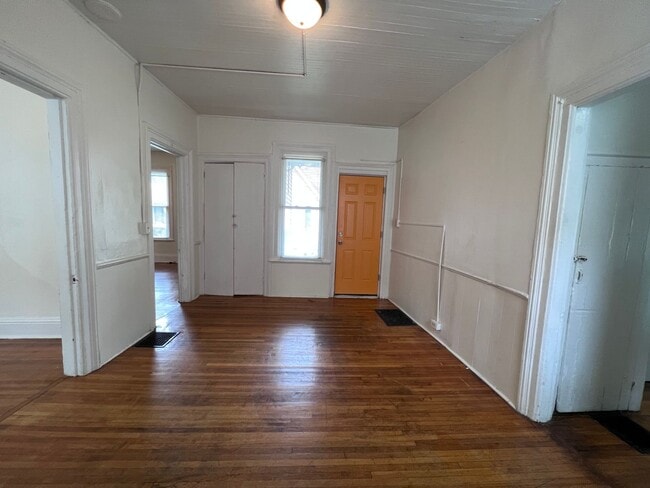 Photo - Bright 2 Bedroom Apartment with Laundry on Site!