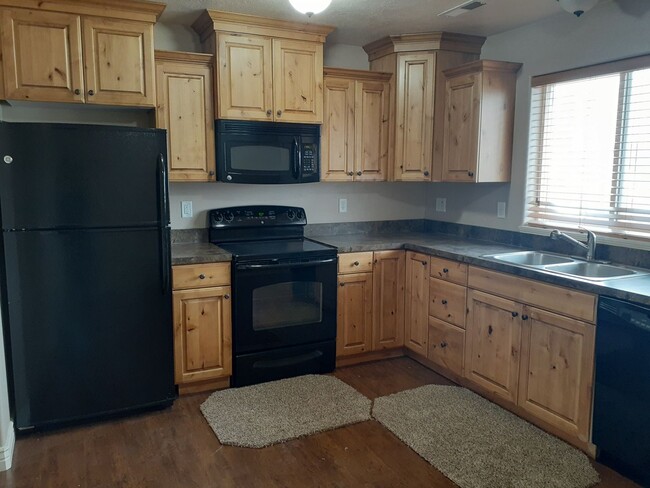 Photo - 2 bed 1.5 bath Lincoln Park Townhome!