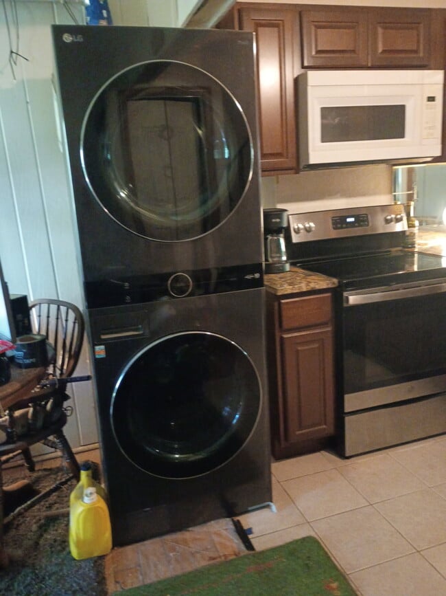 Building Photo - 19 Saint Thomas Colony Unit Apt. 5