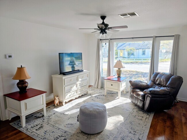 Photo - 104 Riverside Dr