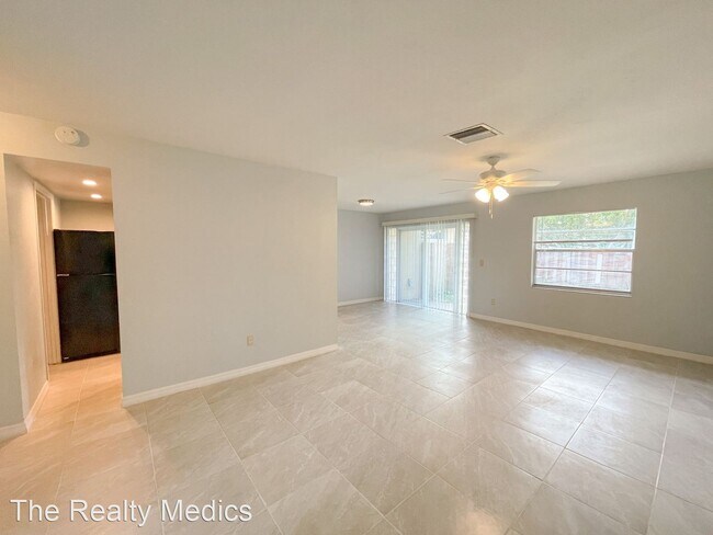 Photo - 3 br, 2 bath House - 11014 Knollview Way