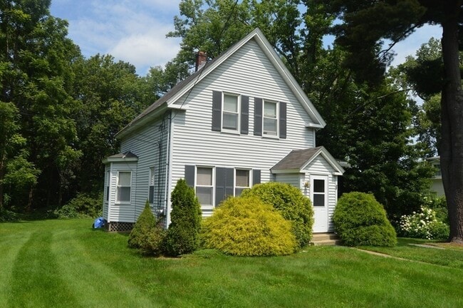Building Photo - 26 E Main St Unit 1A