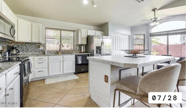 Photo - 686 W Fremont Dr