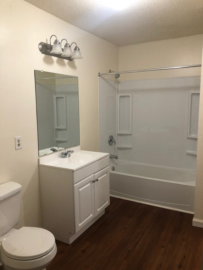 Photo - Lake Mist Apartments