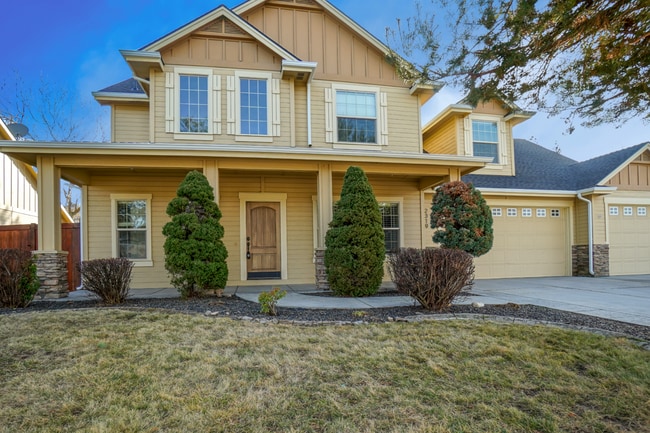 Building Photo - 2319 E Challis St