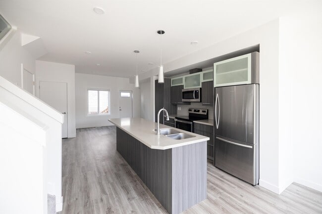 Photo - 15022-15099 99 Ave NW Unit Main 3