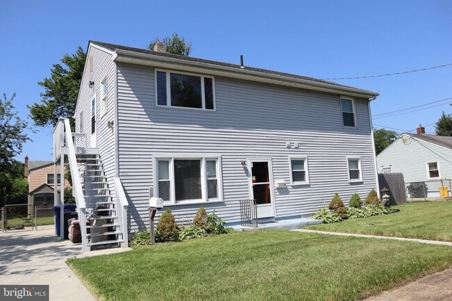 Building Photo - 332 Bailey Ave Unit B-B Rental