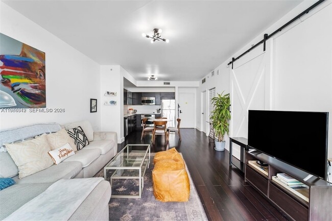 Building Photo - 90 SW 3rd St Unit 1406