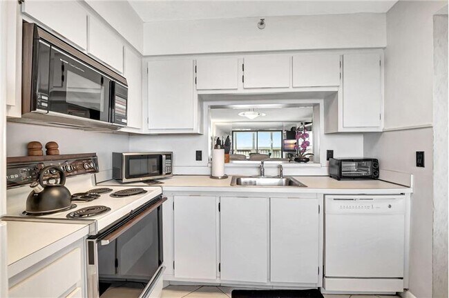 Photo - 6866 Huntington Ln Unit 806