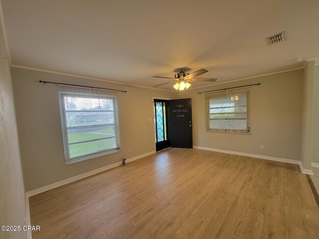 Photo - 3116 E 3rd St