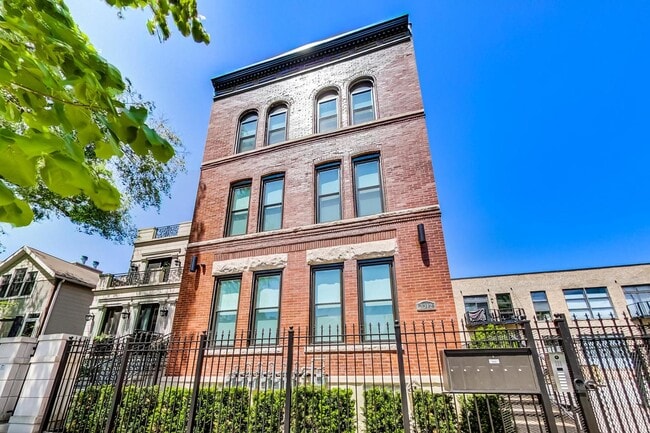 Building Photo - 2312 W Ohio St Unit 2S