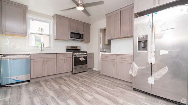 Building Photo - 203 Waverly Ave Unit 2 Rental