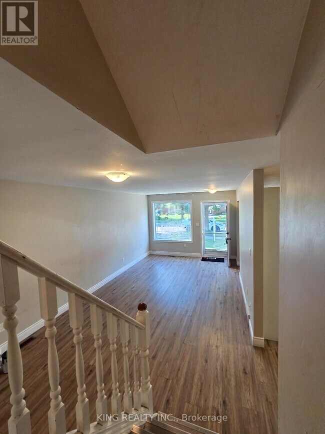 Photo - 287 Portsmouth Crescent E