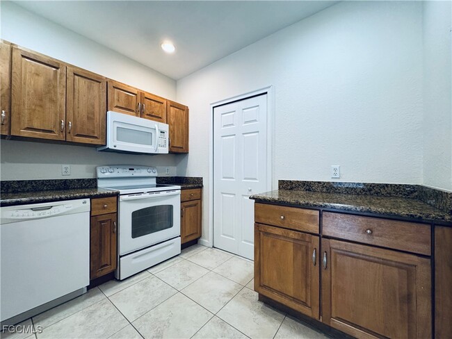 Building Photo - 13100 Bella Casa Cir Unit 127