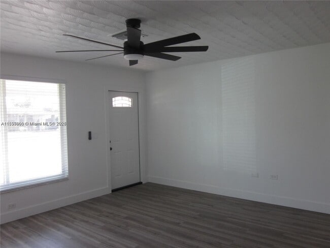 Photo - 7571 Pierce St