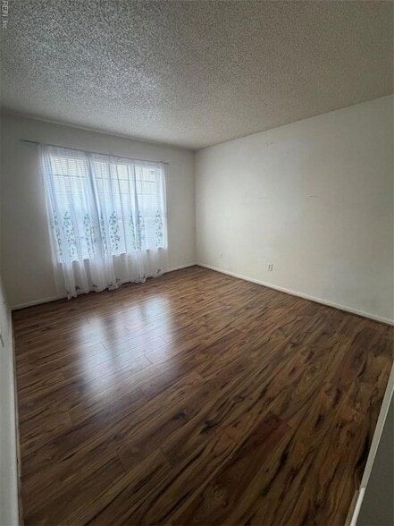 Photo - 616 Shoreham Ct