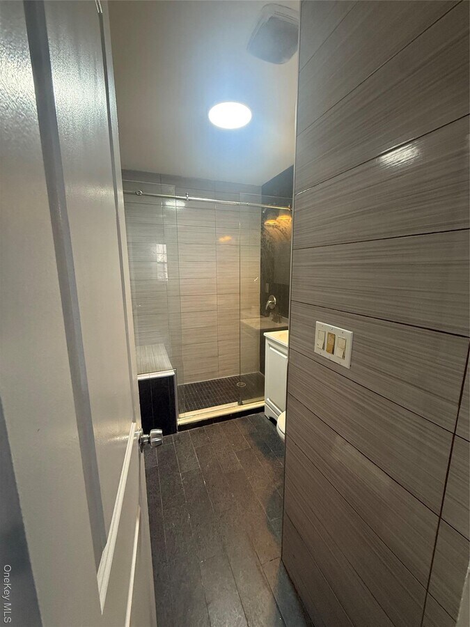 Photo - 188-27 Woodhull Ave Unidad 2