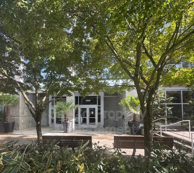 Building Photo - 1926 W Burnside St Unit #1410