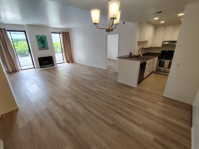 Building Photo - 10861 Moorpark St Unit 116 Rental