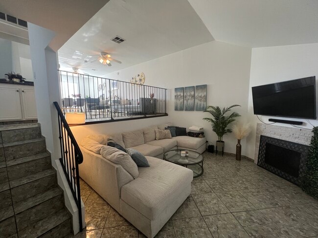 Building Photo - 9601 Sylmar Ave Unit 4