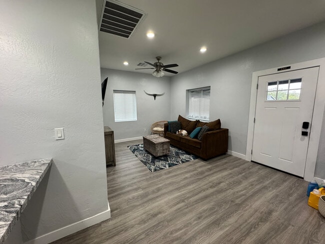 Photo - 2331 N Richland St