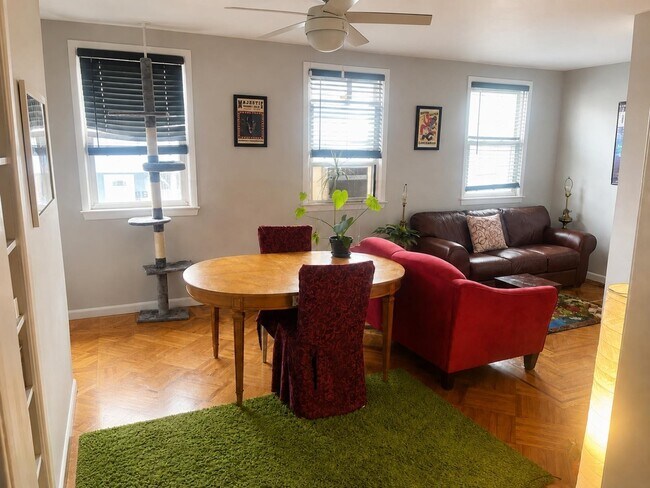 Photo - 208 John St Unidad #2