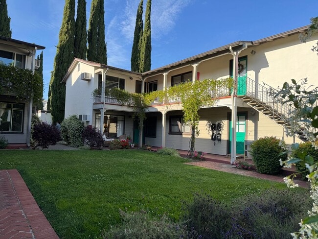 Building Photo - 3606 Bickerstaff Rd Unit 3606B