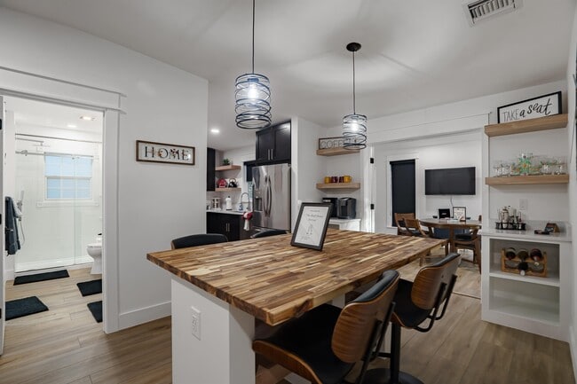 Photo - 1821 Jackson Bluff Rd