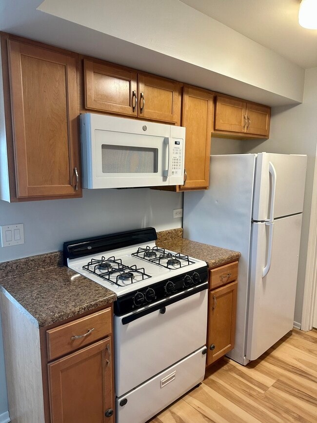 Photo - 330 Hampton Ct Unit D