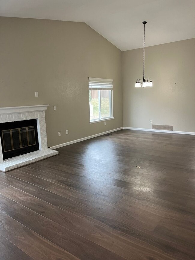 Photo - Beautifully Updated single-level duplex in...