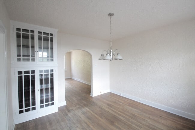 Photo - 8003 St Lawrence Ave Unit 8003