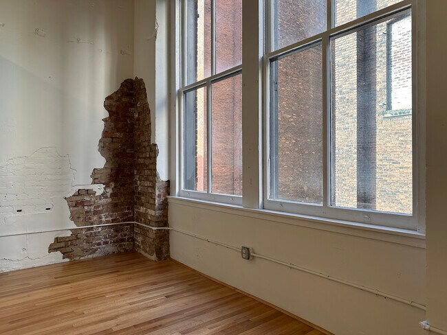 Photo - 945 Liberty Ave Unidad 300