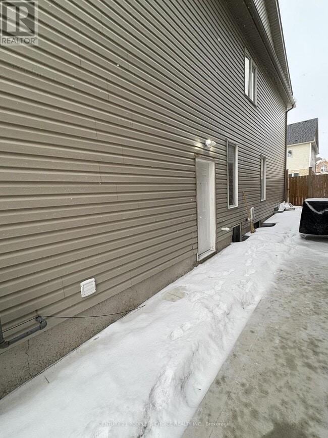 Photo - 23 Knotty Pine Ave