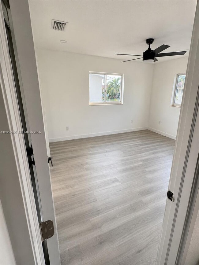 Photo - 1373 W 43rd Pl Unit 2