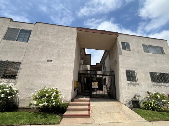 3357 Oakhurst Ave.