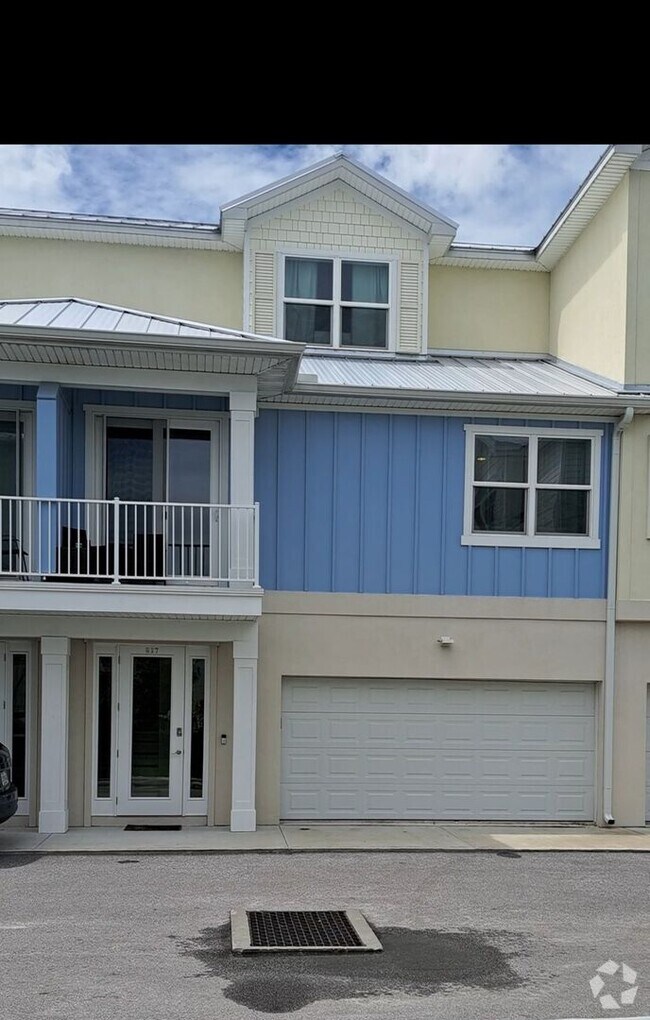 Building Photo - Furnished Townhome in Dunedin