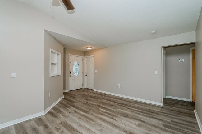 1402 Thistledown Dr