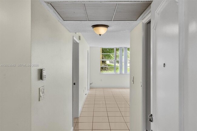Photo - 9410 Tangerine Pl Unidad 105
