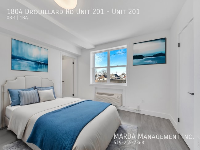 Building Photo - RENOVATED BACHELOR Unit 201