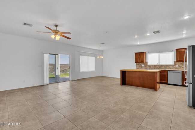 Photo - 657 Bariloche Dr