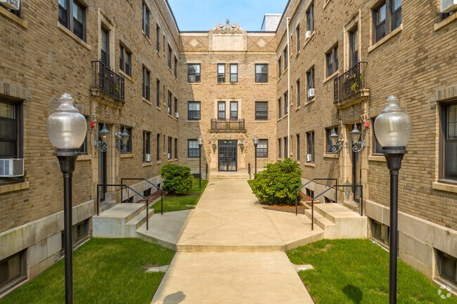Building Photo - Stratford Court Apartments